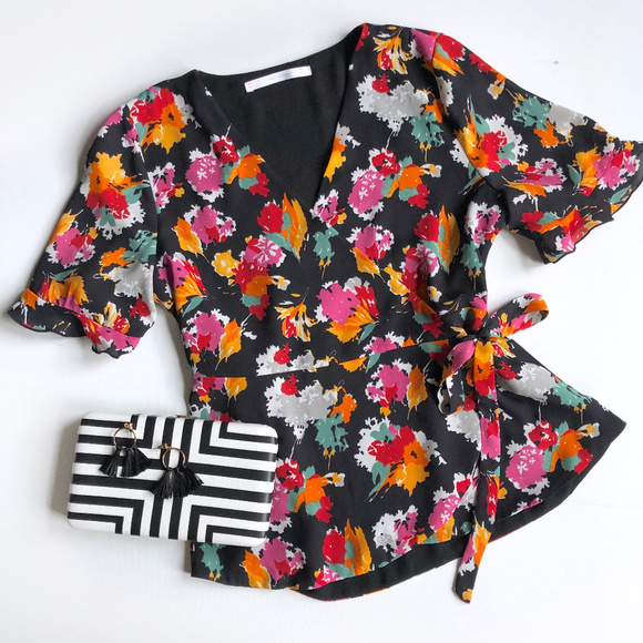 Zara Tops - 🔹Zara Trafaluc Floral Wrap Top